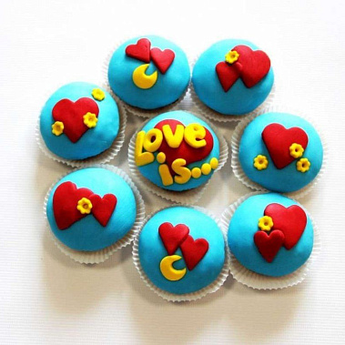 Капкейки "Love is..." купить - новороссийск.сладкоежкин.рф